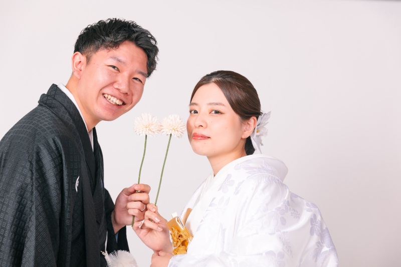スタジオでの仲睦まじい笑顔