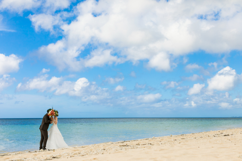 ブーケで顔隠しショット♡