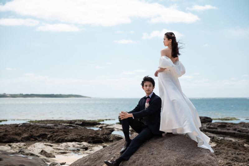 【成約特典/ドローンフォト】【岩場ビーチフォトプラン】衣裳・撮影・ヘアメイクすべて込み(撮影データ100カット)