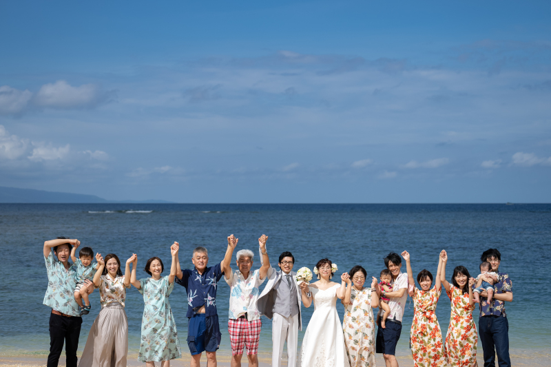 【成約特典/ドローンフォト】【絶景ビーチでファミリーフォトプラン♪】衣裳・撮影・ヘアメイクすべて込み(撮影データ100カット)