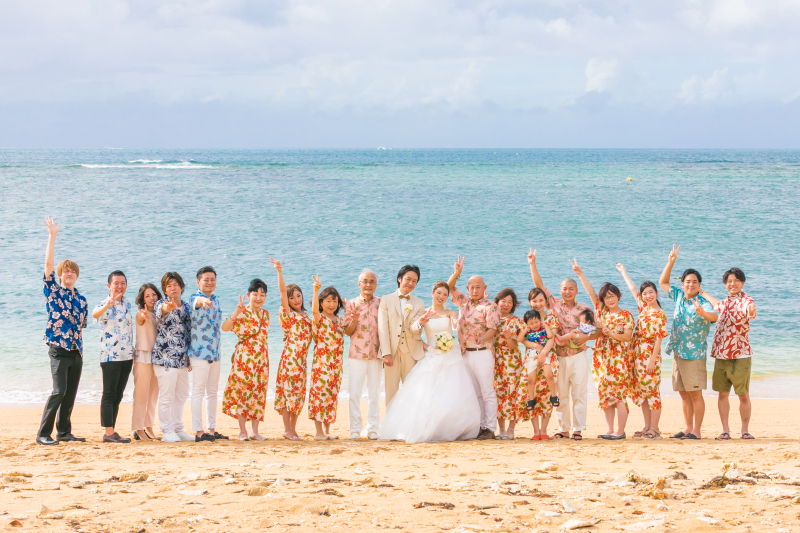 【成約特典/ドローンフォト】【絶景ビーチでファミリーフォトプラン♪】衣裳・撮影・ヘアメイクすべて込み(撮影データ100カット)