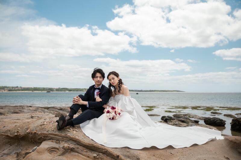 【成約特典/ドローンフォト】【岩場ビーチフォトプラン】衣裳・撮影・ヘアメイクすべて込み(撮影データ100カット)