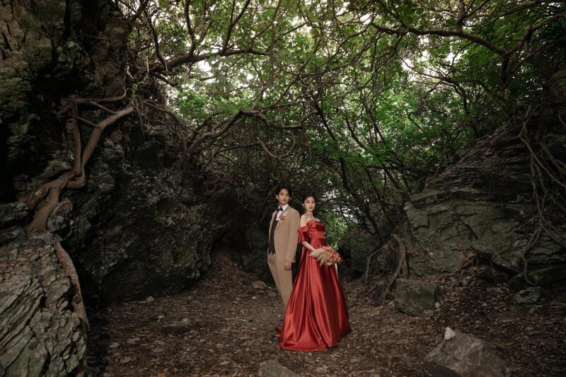 【成約特典/ドローンフォト】期間限定☆衣裳選び放題/撮影100カット/土日祝も対象!【岩場ビーチフォトプラン】