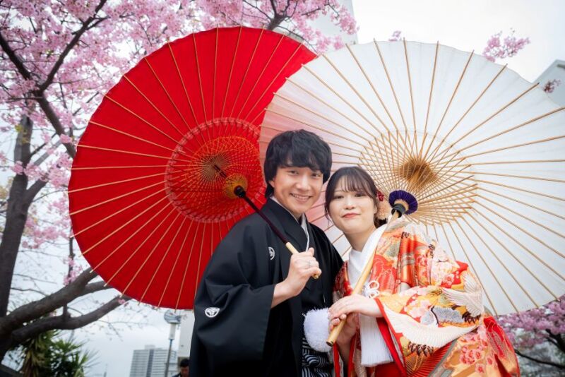 和装は河津桜を背景に撮影