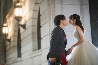 和装⇒スタジオで撮影、ドレス⇒東京駅ナイト撮影