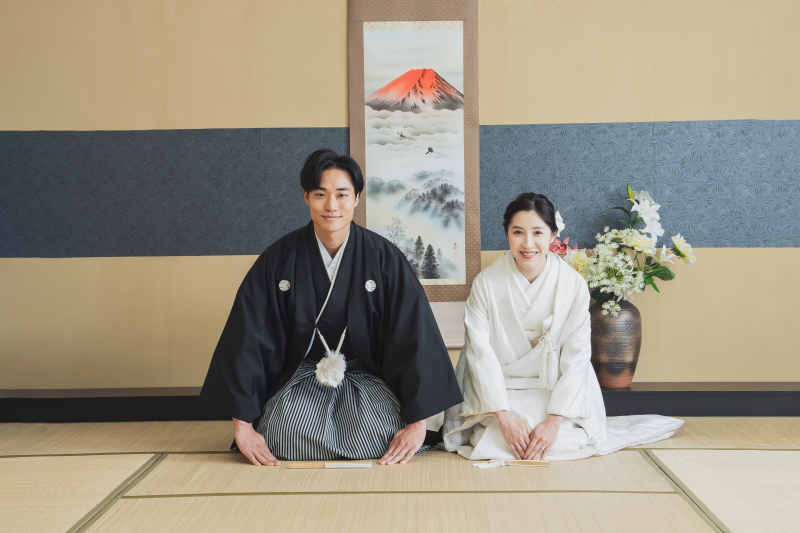 スタジオで正座ショット