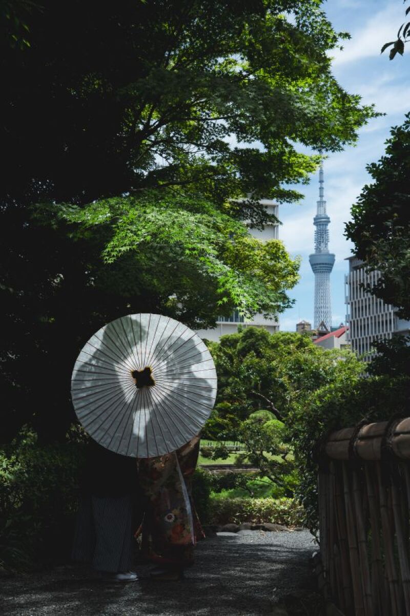 スカイツリーを背景に