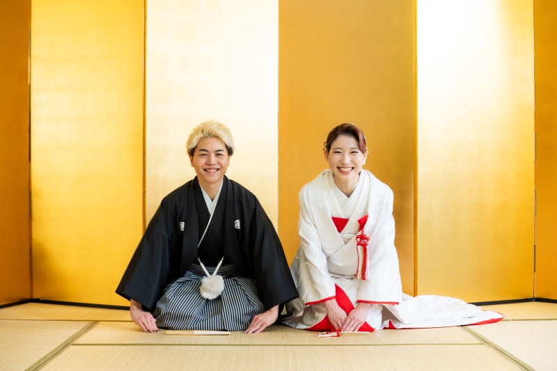 まずは、スタジオで正座ショット♪