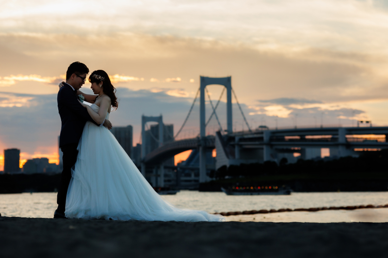 レインボーブリッジを背景に