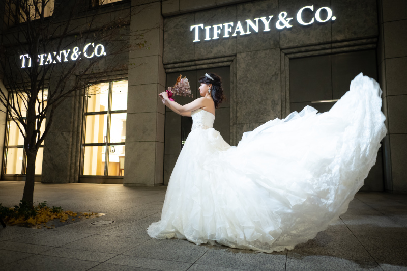 ドレスにお着替え、ナイト撮影のスタート