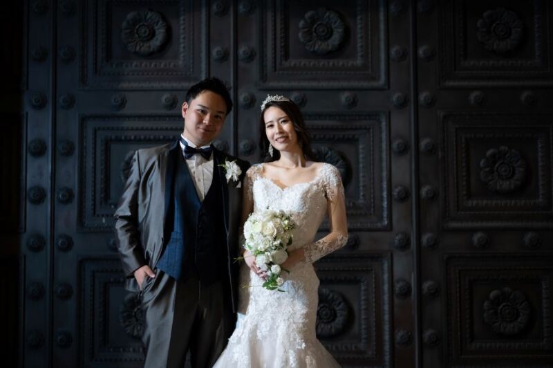 明治安田生命ビル前で