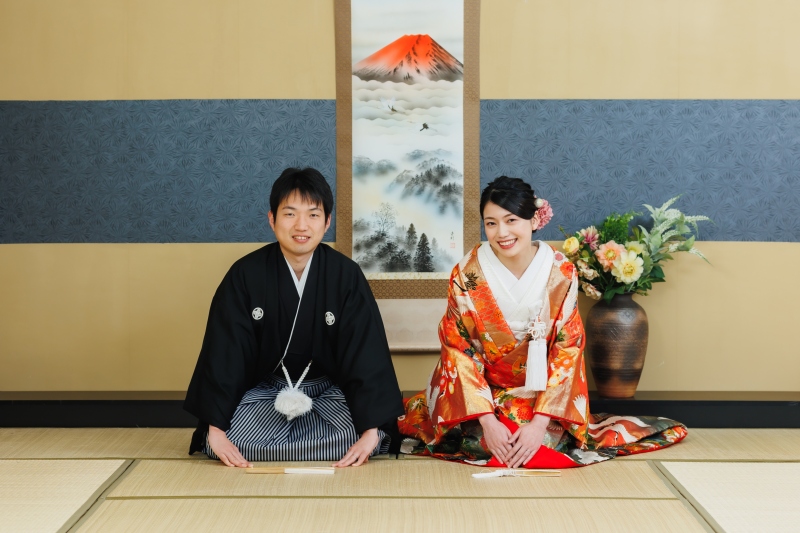 まずは、スタジオで正座ショット♪