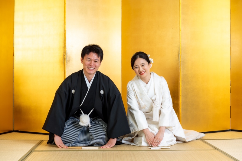 まずは、スタジオで正座ショット