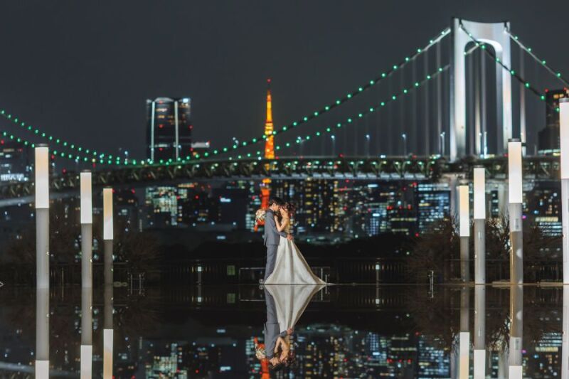 レインボーブリッジを背景にリフレクション加工