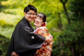 和装⇒日本庭園　洋装⇒昼の東京駅での和洋弐点プラン