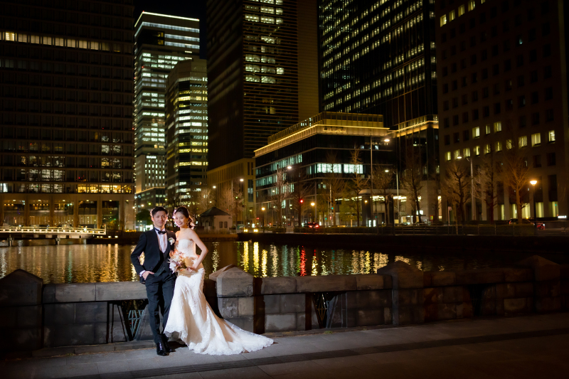 丸の内オフィスビルの夜景はまた違った雰囲気に