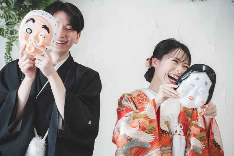 小物のお面を持って楽しさ倍増!