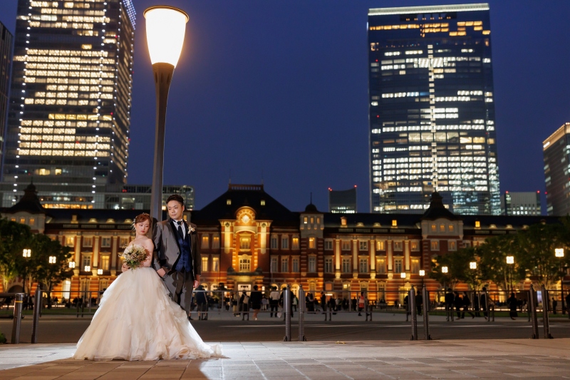 夜はドレスにお色直しして東京駅へ