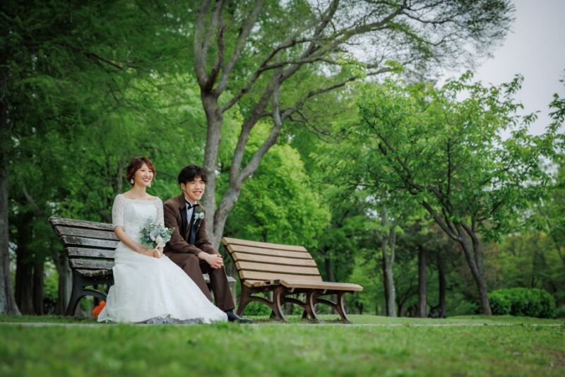 ベンチでの和やかなショット