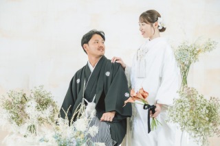 和装と洋装両方を着てスタジオで撮影