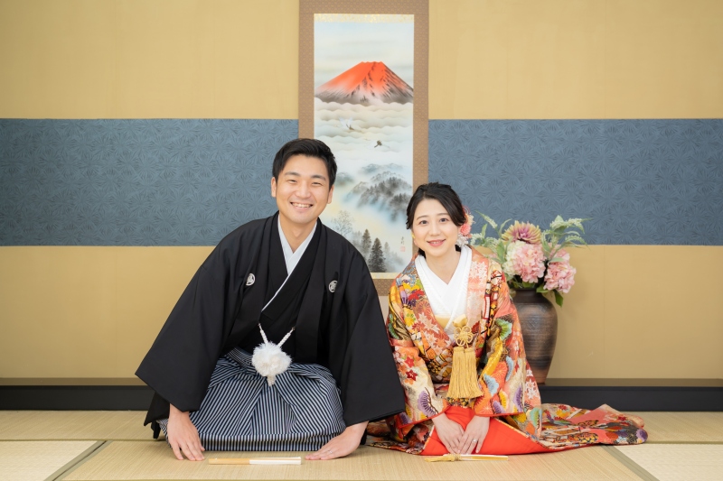 まずはスタジオで正座ショット