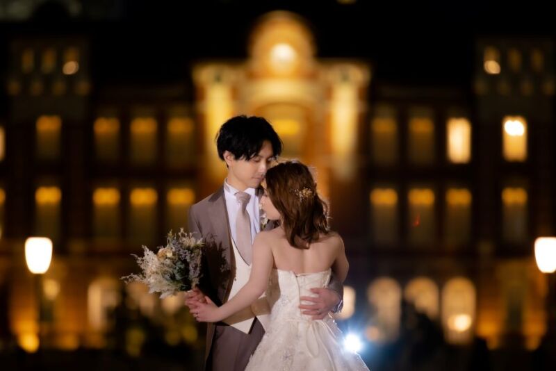 【12/1~12/20撮影 早割】和装(紅葉時期の日本庭園)&洋装(東京駅&丸の内イルミネーション) ウェルカムボードプレゼント