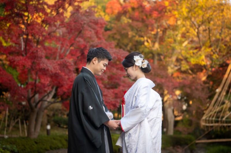 【12/1~12/20撮影 早割】和装(紅葉時期の日本庭園)&洋装(東京駅&丸の内イルミネーション) ウェルカムボードプレゼント