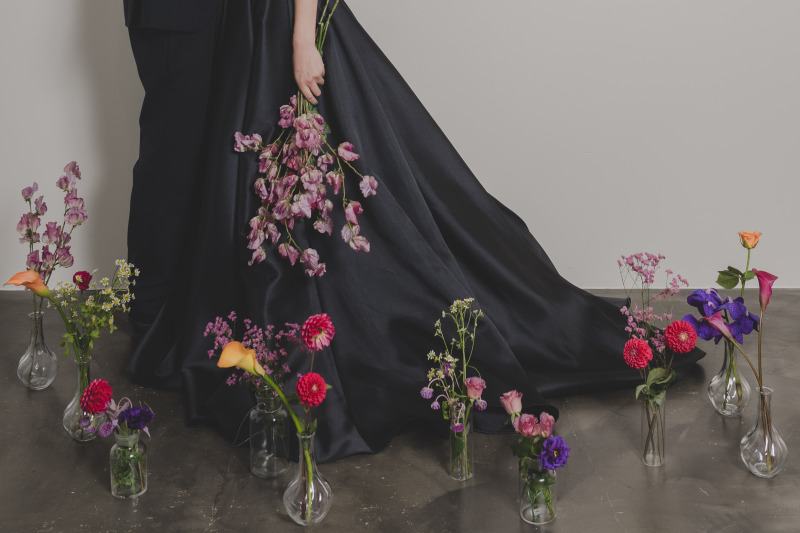 ブラックに映える鮮やかカラー