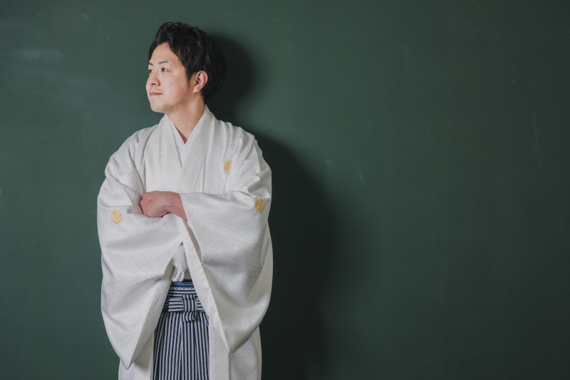 新郎様が魅せる、凛々しく洗練された佇まい