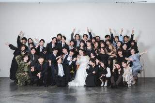 友人中心のカフェウェディング