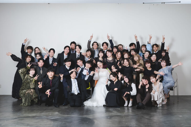 友人中心のカフェウェディング