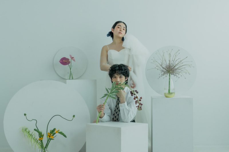 アートを合わせたスタジオショット