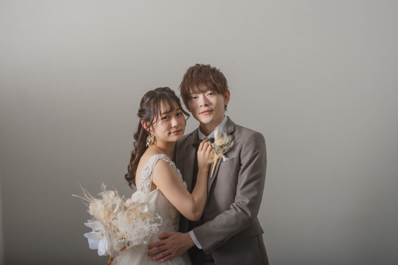 まずはウェディングドレス