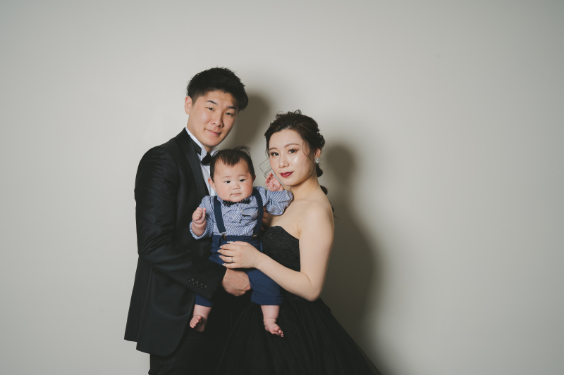 ブラックドレスでファミリーフォト