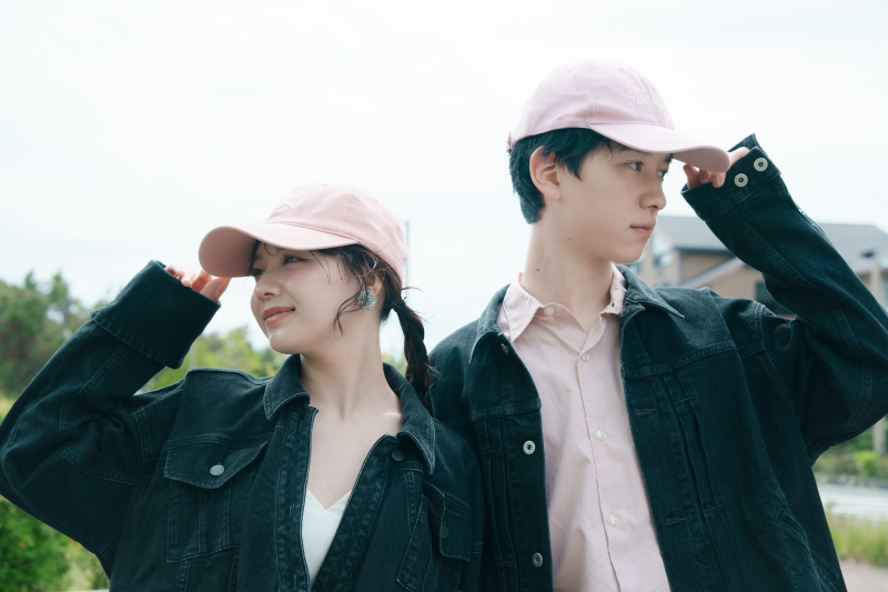 まずはお揃いのデニムジャケットで