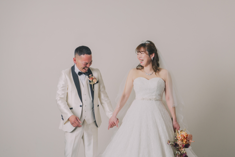 笑顔溢れる素敵なお二人♡スタジオ洋装撮影