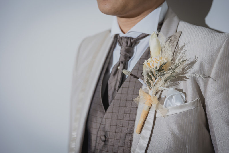 ベージュのタキシード