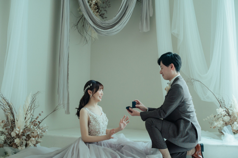 トレンドヘアメイク&ドレスでスタジオフォト