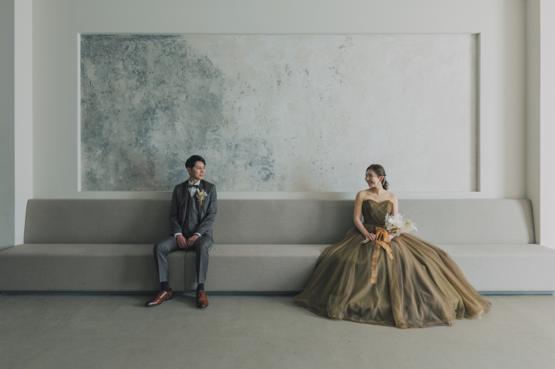 ソファに座って