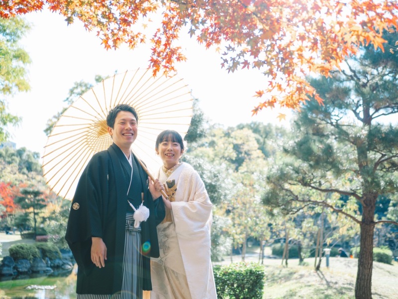 鮮やかな紅葉に包まれて。和装が際立つ秋のロケフォト