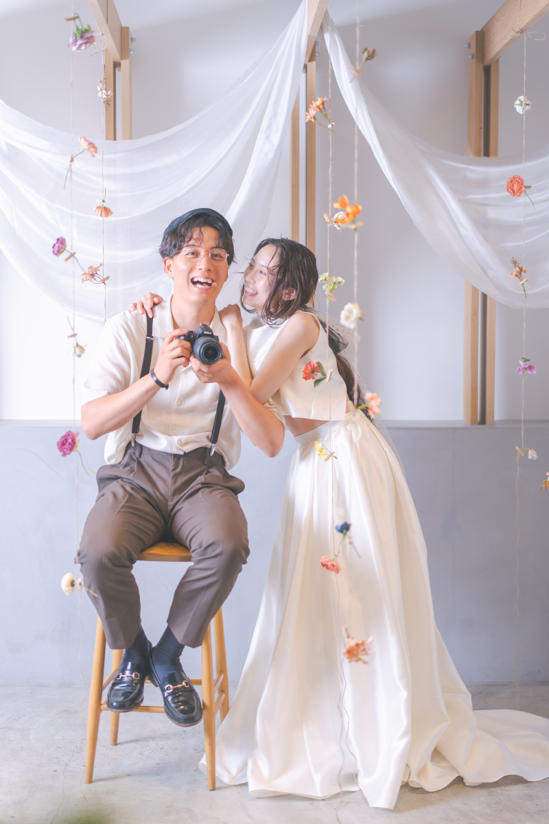 小道具のカメラと