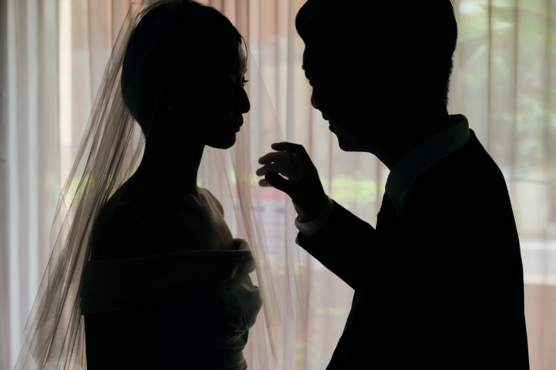 重なり合うシルエット。ふたりだけのプロローグ。