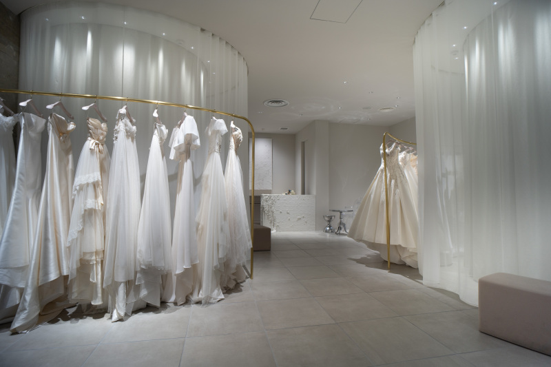 洗練されたドレスのラインナップは400 着以上