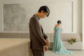 時にクールに、時にドラマティックに、さまざまな撮影バリエーションで2人のオリジナルな世界観を表現します。