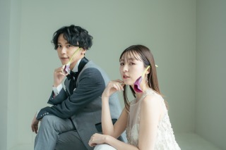 ちょっとふざけたポージングも印象的な表情をしてもらえればアーティスティックに仕上げられます！お二人と掛け合いしながら、一つの作品を作っていく感じで楽しく色んなカットに挑戦してみてください！