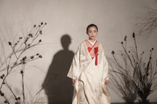 スタジオ、ロケともに得意です。とくにスタジオの照明技術に長けており、光を巧みに操りながら撮影を実施します。