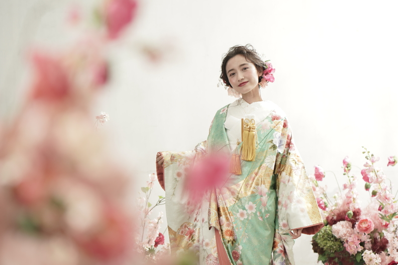 スタジオ、ロケともに得意です。とくにスタジオの照明技術に長けており、光を巧みに操りながら撮影を実施します。