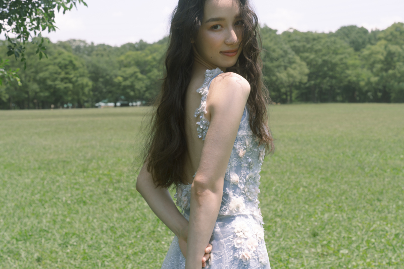 【大阪で叶う⁉︎開放感あふれる芝生フォト】今だけ交通費無料｜大泉緑地｜洋装1着｜自然体フォト｜アテンド付｜100カット保証