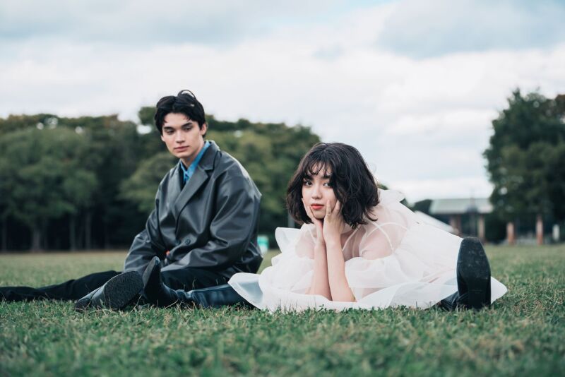【多幸感メイクと芝生の組合せって超いい!】大泉緑地|洋装1着|自然体フォト|ヘアメイクスタッフアテンド付|100カット保証