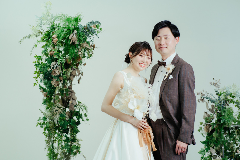 【ペットやご家族と一緒に】解放感のあるスタジオで楽しむフォトウェディング|洋装スタジオプラン